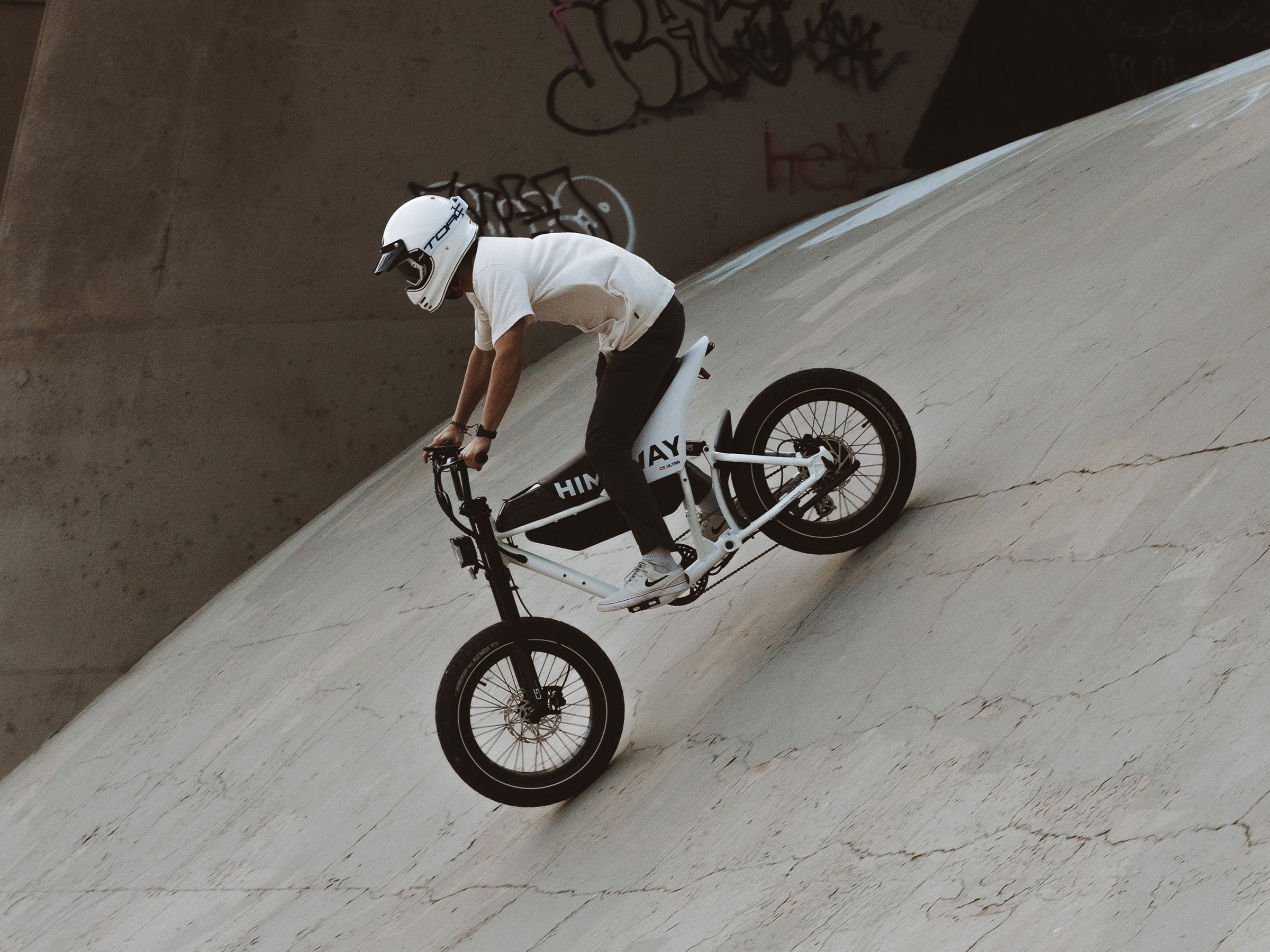 Himiway C5 750W Moto-Style Fat Tire Electric Bike - Image 4