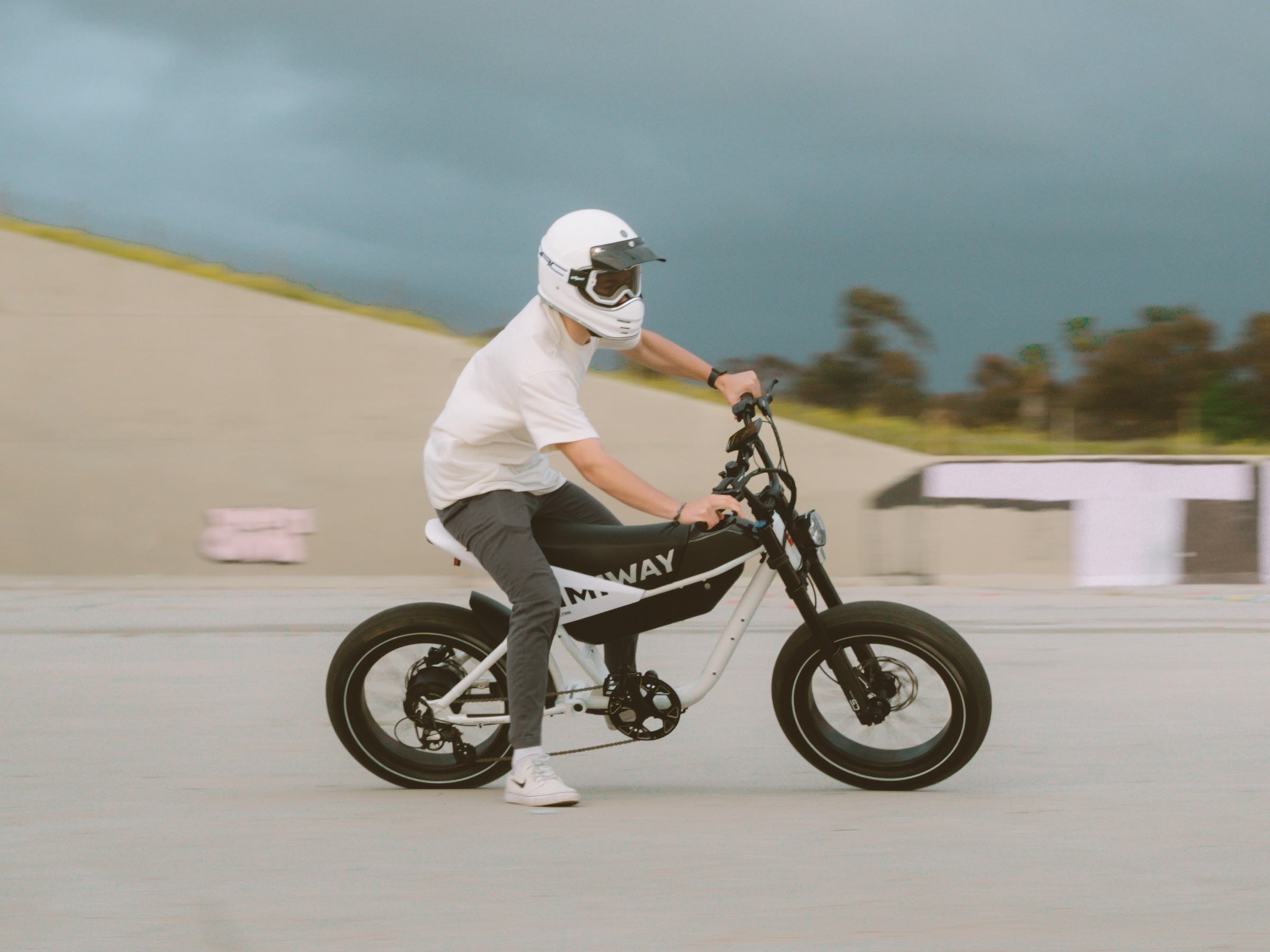 Himiway C5 750W Moto-Style Fat Tire Electric Bike - Image 5
