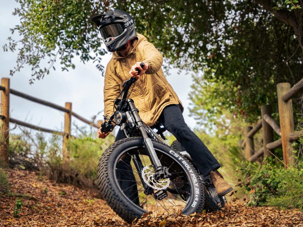 Rider on a Himiway D7 Pro Cobra on a dirt trail
